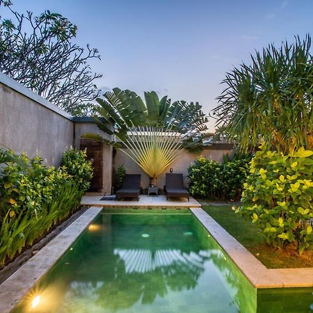 Villa Nadya Seminyak Exteriör bild