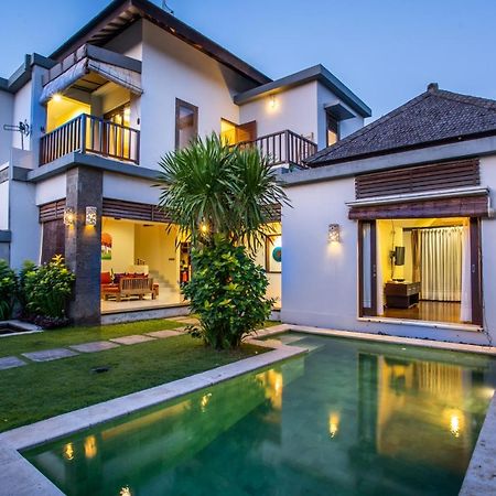 Villa Nadya Seminyak Exteriör bild